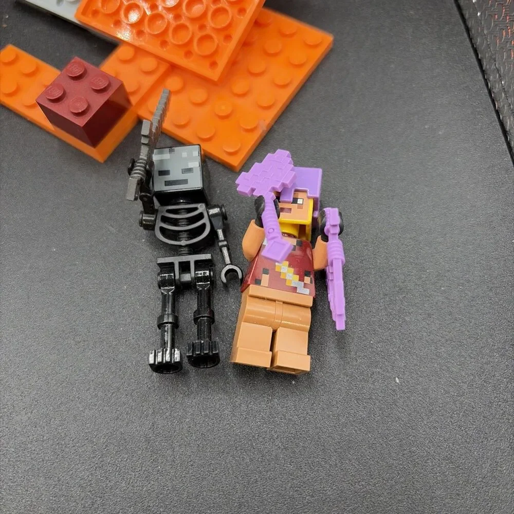 LEGO Minecraft The Ruined Portal (21172) Missing some pieces and box